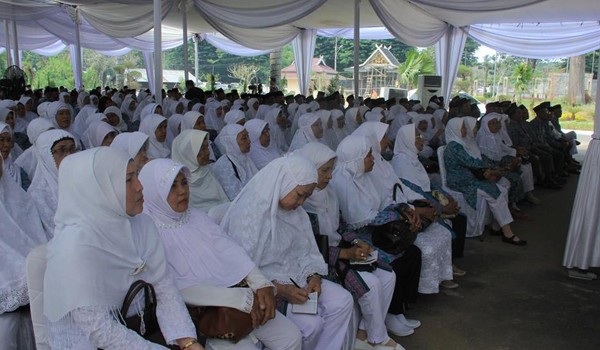 JCH Kota Jambi saat pelepasan di rumah dinas Walikota Jambi Kamis (10/09)
